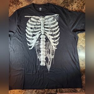 Way To Celebrate Halloween Mens 3XL Black Ribcage/Cobwebs Graphic Tee